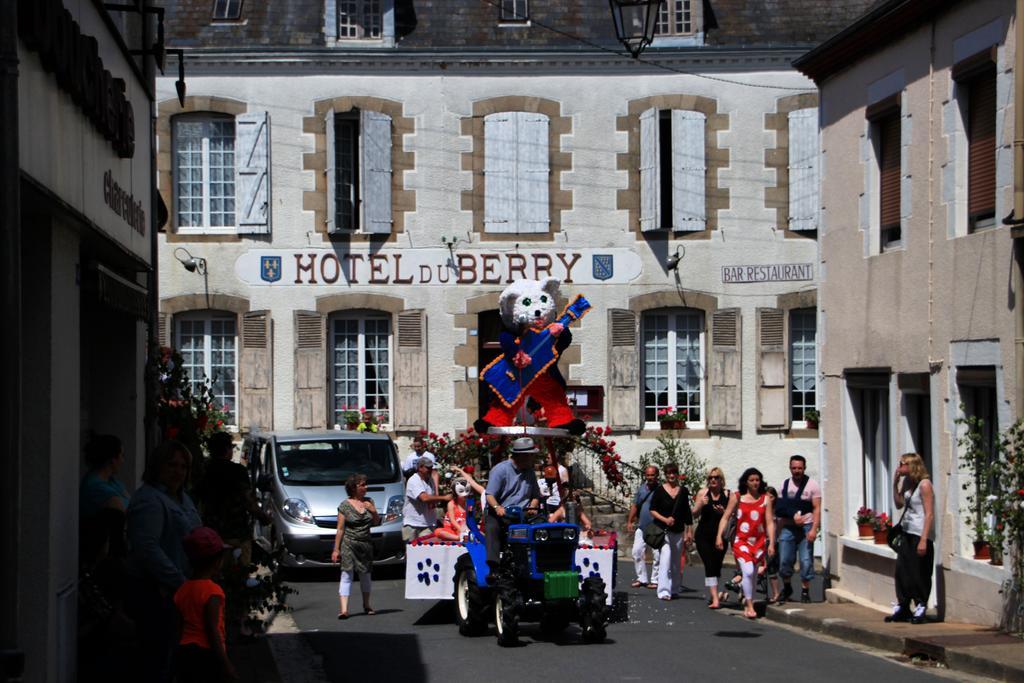 Hotel Du Berry Aigurande Dış mekan fotoğraf